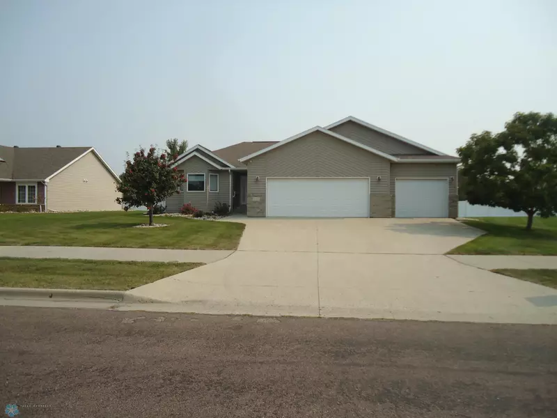 4324 43rd ST S, Fargo, ND 58104