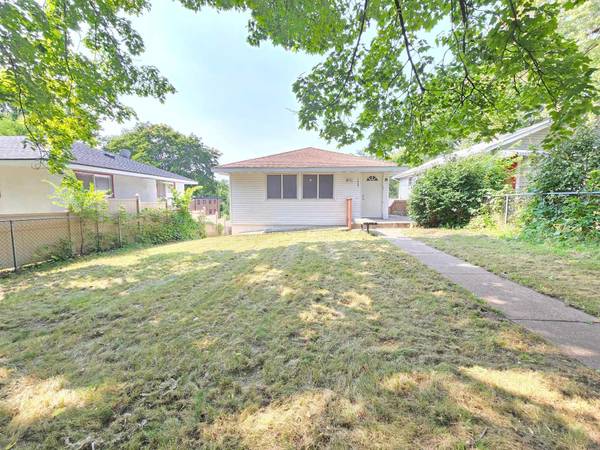 1665 Woodbridge ST, Saint Paul, MN 55117