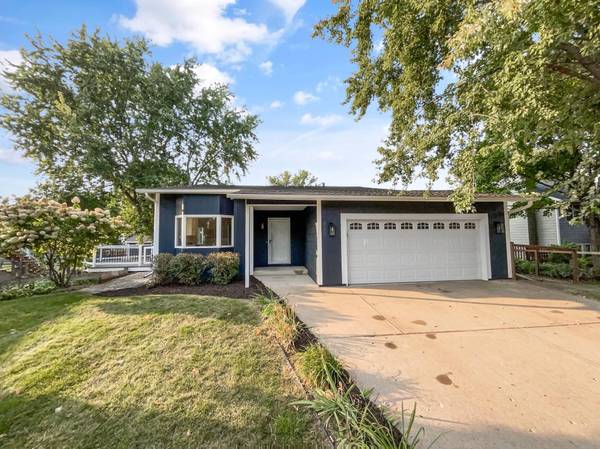 327 Oakwood DR, North Saint Paul, MN 55126