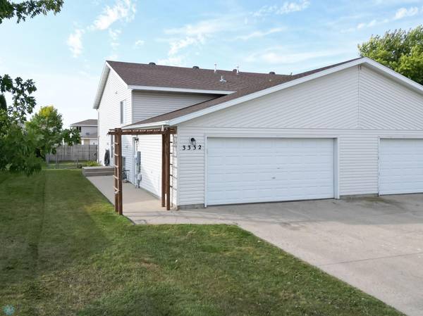 3332 30 AVE S,  Fargo,  ND 58103