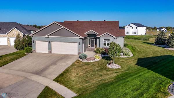 813 Birdie CT, Mapleton, ND 58059