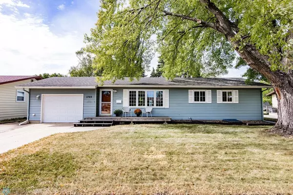 1703 19th ST S, Moorhead, MN 56560