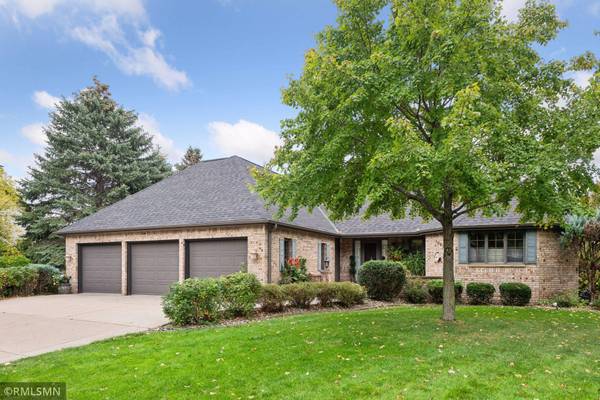 1063 Bluff Pointe DR, Chaska, MN 55318