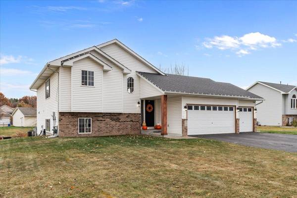 479 Liberty CIR, Somerset, WI 54025