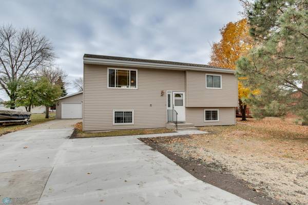 390 Maple DR,  Mapleton,  ND 58059