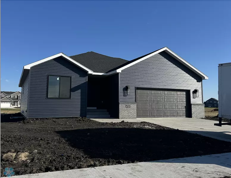 4705 Hampton LOOP S, Moorhead, MN 56560