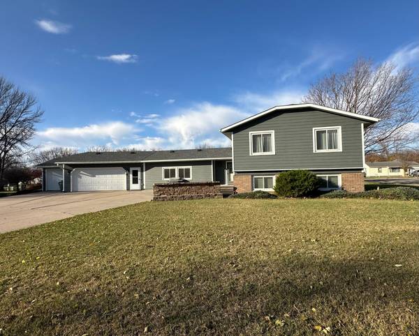 600 Roaring Cloud CIR, Luverne, MN 56156