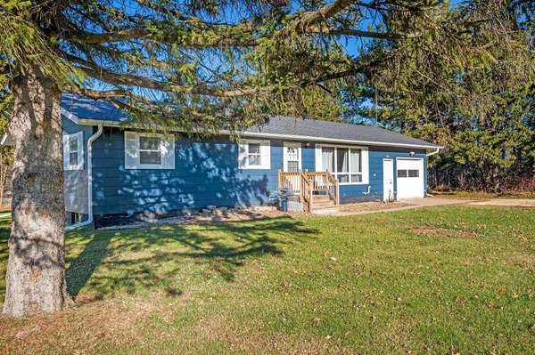 211 Lynita LN, Boyceville, WI 54725