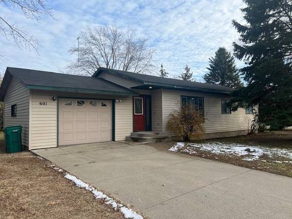 601 Hubbard AVE, Litchfield, MN 55355