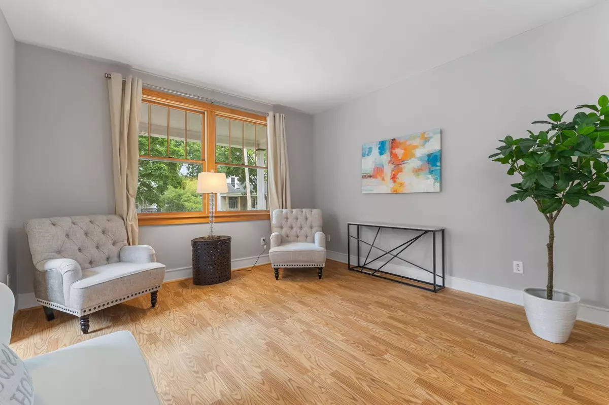 Minneapolis, MN 55414,1096 14th AVE SE