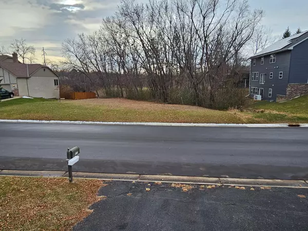 0 McClung DR, Arden Hills, MN 55112