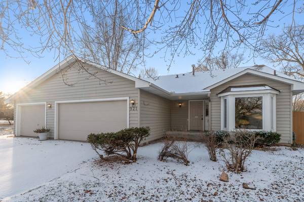 921 Curry TRL, Saint Paul, MN 55123