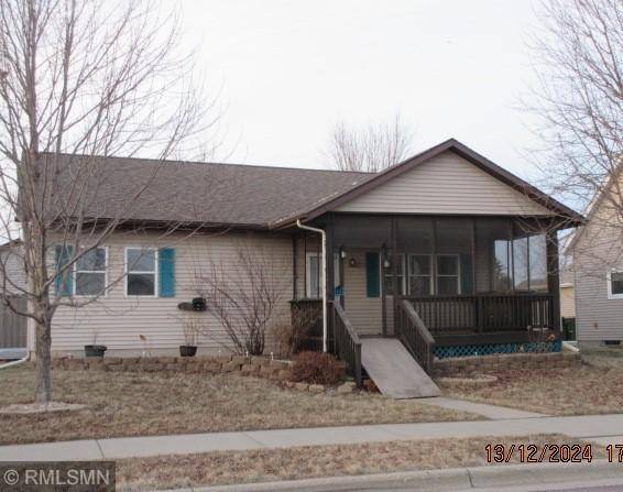 1111 Engesser LN, Saint Peter, MN 56082