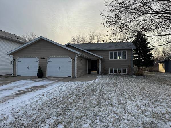 702 Oak ST, Marshall, MN 56258