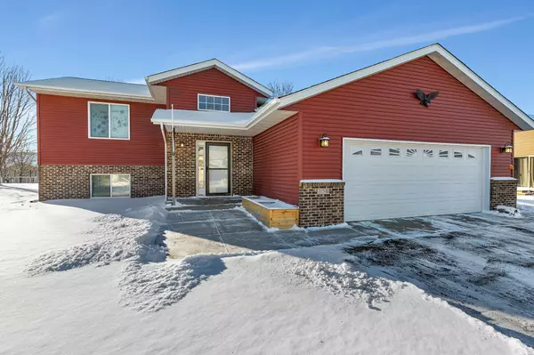 304 Sunset CT, Albany, MN 56307