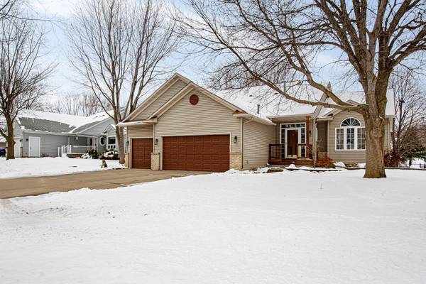 1221 Cuylle Bay, Faribault, MN 55021