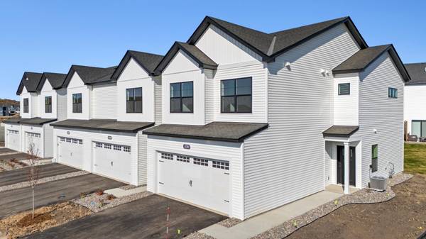 10286 Birchwood CIR, Chaska, MN 55318