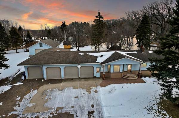 2118 Woodland LN, Fergus Falls, MN 56537