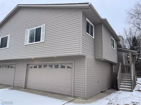 28 Fremont DR S, Fargo, ND 58103