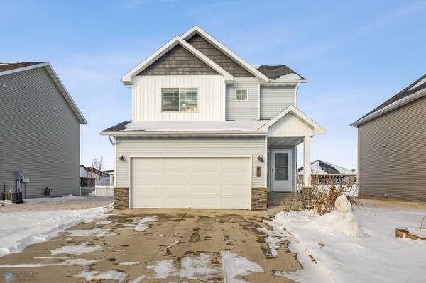 816 Cathy DR W, West Fargo, ND 58078