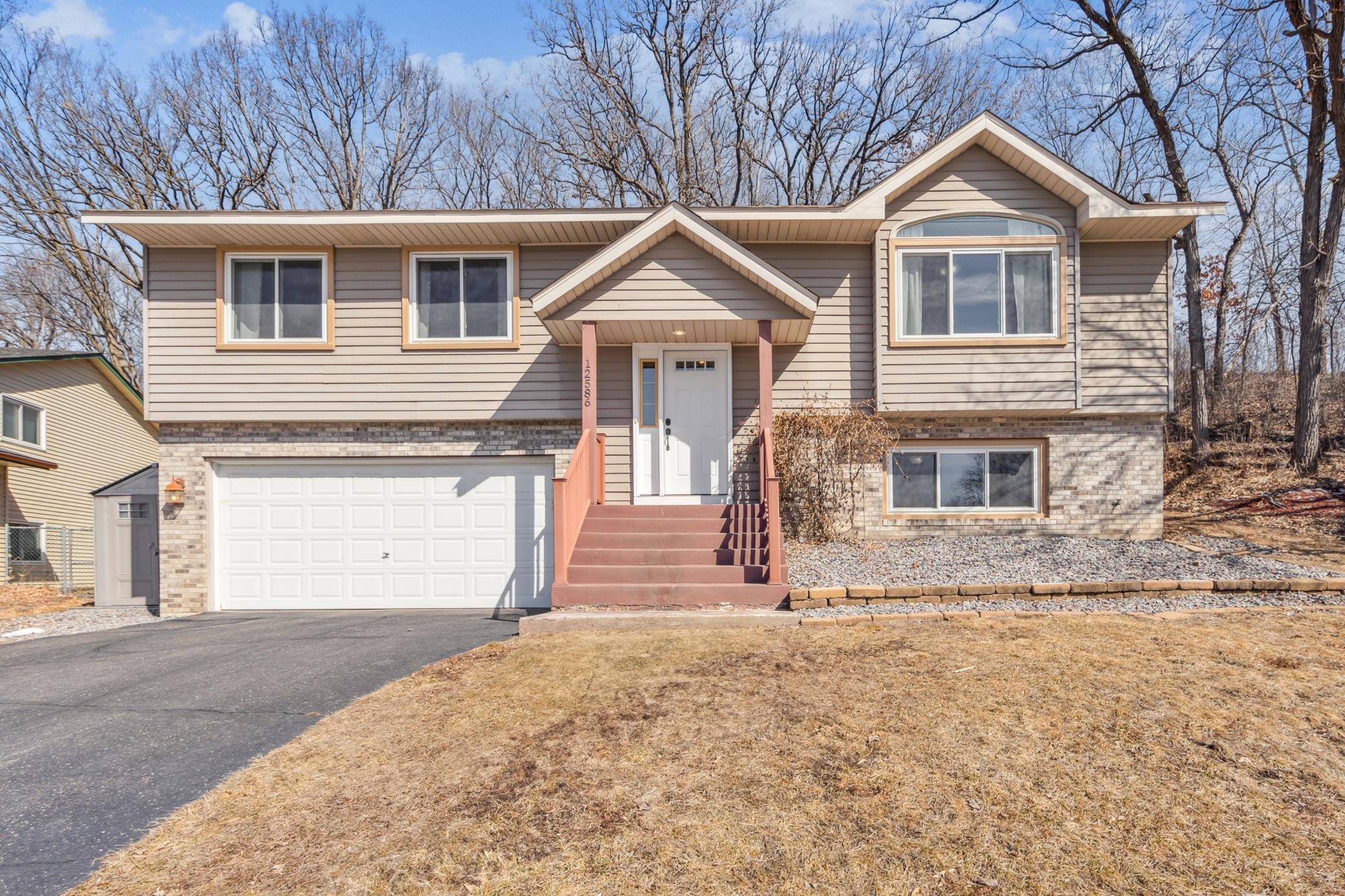 12586 Everest TRL, Saint Paul, MN 55124