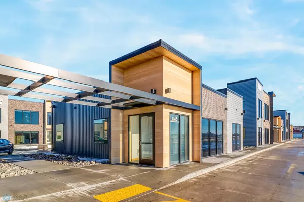 5165 44th ST S, Fargo, ND 58104