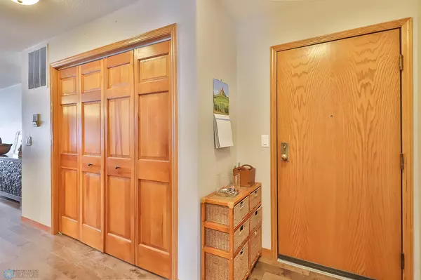 Fargo, ND 58103,434 6th AVE S