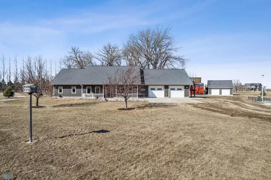 15938 Bison View ST, Kindred, ND 58051
