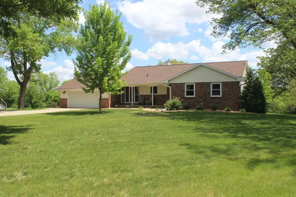 1010 Highland DR, Blue Earth, MN 56013
