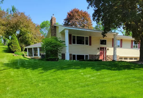 Minneapolis, MN 55439,5825 Creek Valley RD