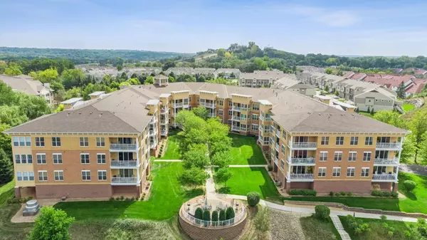 600 Greenhaven DR, Burnsville, MN 55306
