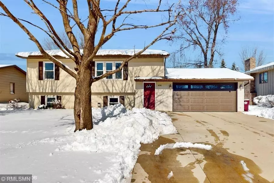 906 Minnesota ST W, Cannon Falls, MN 55009
