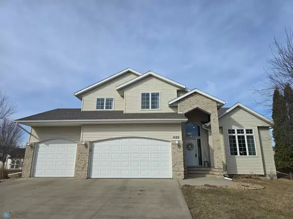 1523 55th AVE S, Fargo, ND 58104