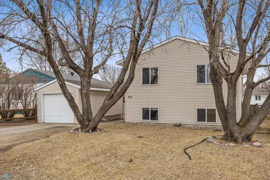 319 6th AVE, Mapleton, ND 58059