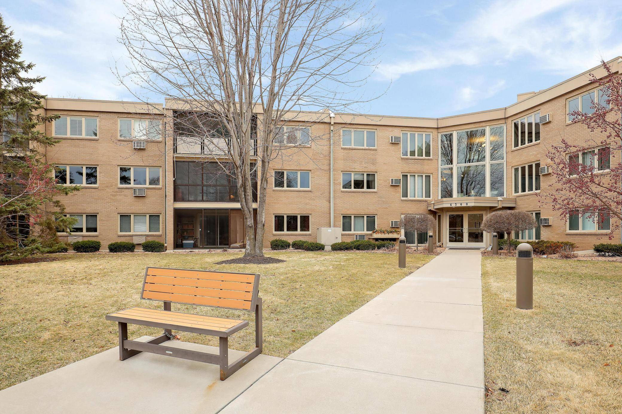 4360 Brookside CT, Edina, MN 55436