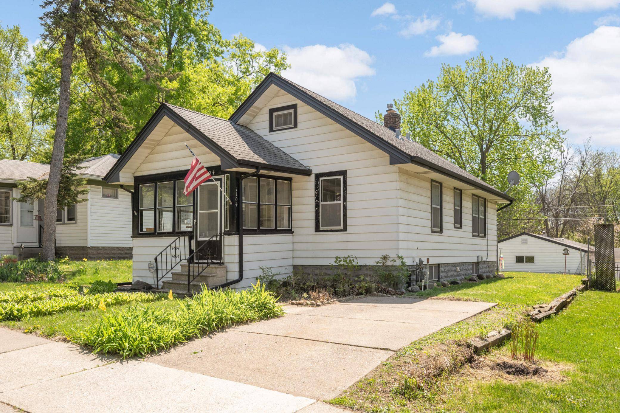 1104 6th ST E, Saint Paul, MN 55106