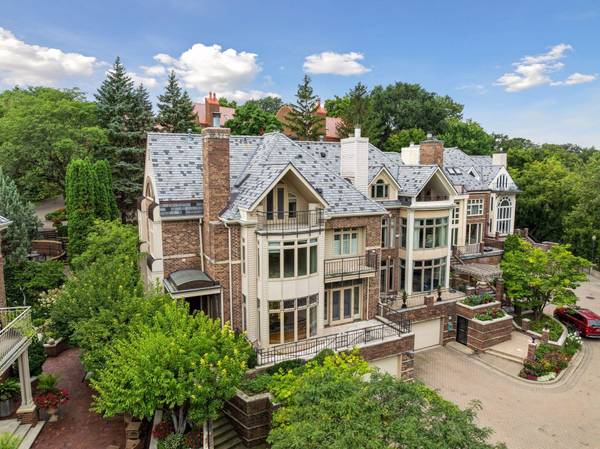 112 Groveland TER, Minneapolis, MN 55403