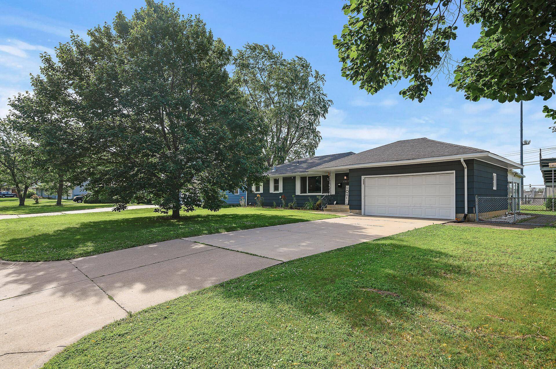 4901 76th AVE N, Brooklyn Park, MN 55443