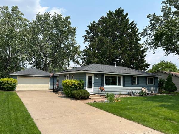 LN, Saint Paul, MN 55122