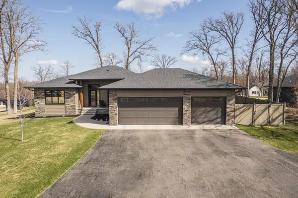 Detroit Lakes, MN 56501,1881 Hickory LN