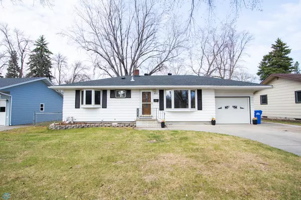 1813 14 1/2 ST S,  Fargo,  ND 58103