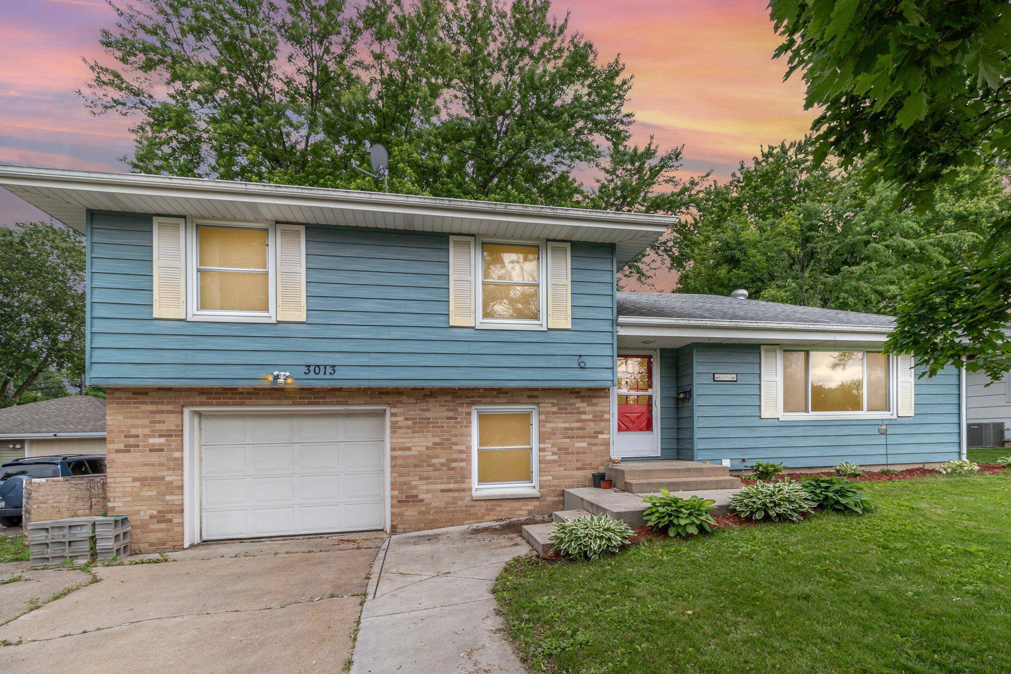 3013 Aquila AVE N, Minneapolis, MN 55427