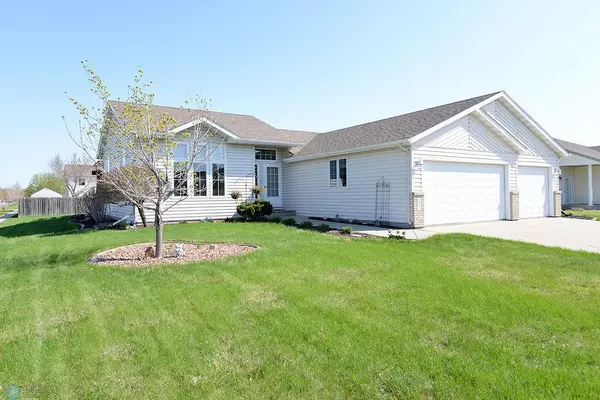 1695 Oakwood DR, West Fargo, ND 58078