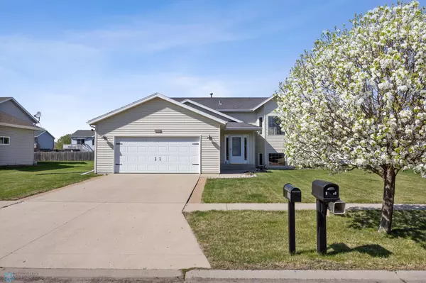 1683 Oakwood DR, West Fargo, ND 58078