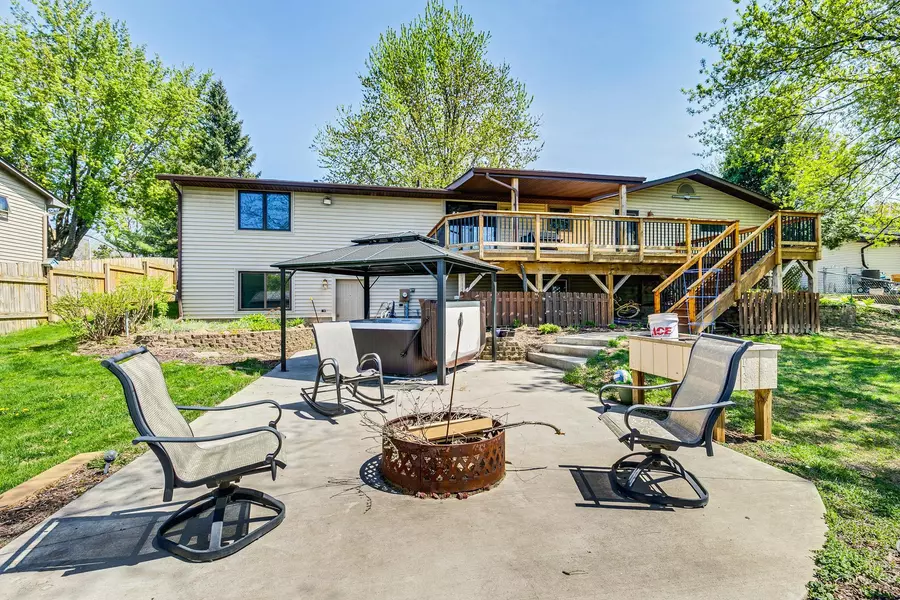 625 Field AVE, River Falls, WI 54022