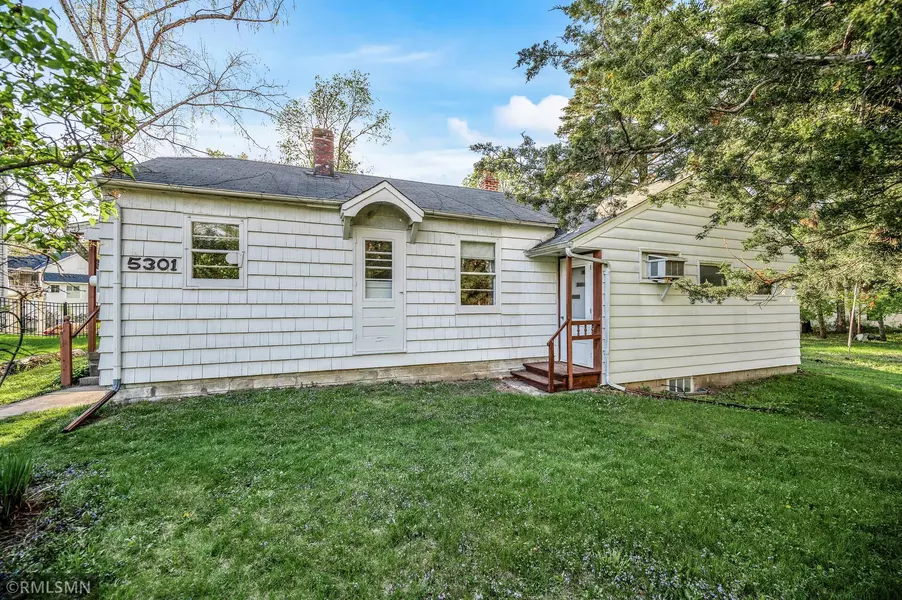 5301 E County Line RD N, White Bear Lake, MN 55110