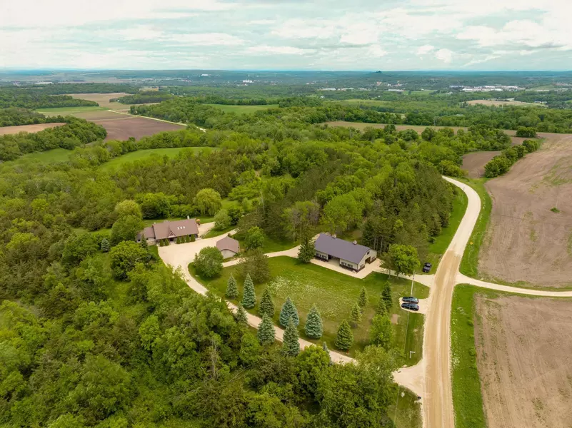 32875 Stanton TRL, Cannon Falls, MN 55009