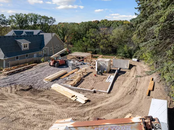 Minneapolis, MN 55447,105 Queensland LN N