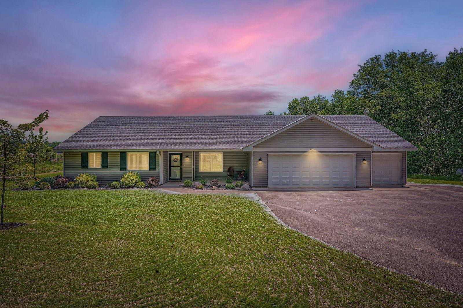 31531 London DR NE, Cambridge, MN 55008