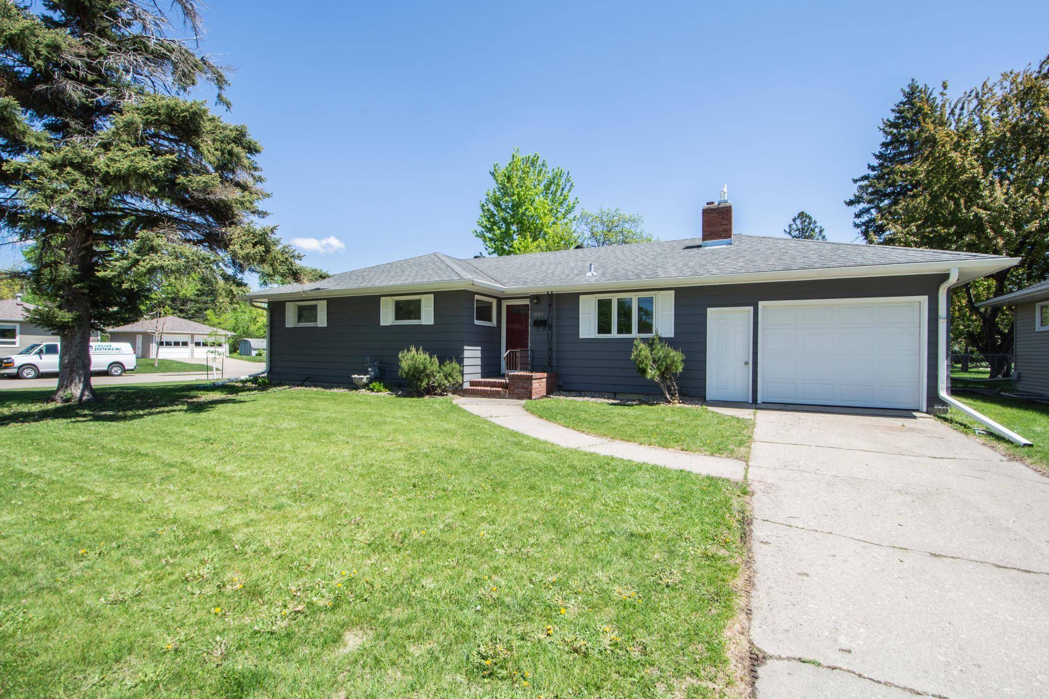 1604 16th ST S, Moorhead, MN 56560